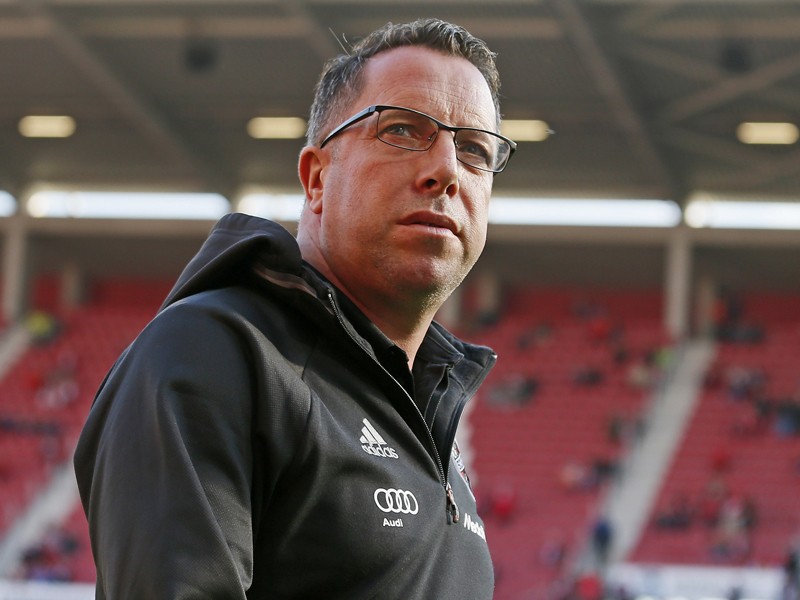 Gegen Augsburg auf der Bank: Ingolstadts Coach Markus Kauczinski.