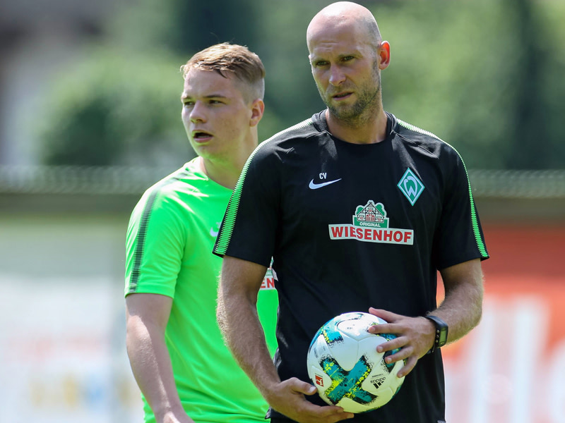 Hat ein genaues Auge auf Werders neue Nummer eins, Jiri Pavlenka: Bremens Torwarttrainer Christian Vander.