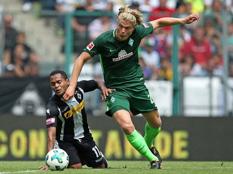 Will sich bei Werder bew&#228;hren: Bremens Jesper Verlaat, hier gegen den Gladbacher Raffael.