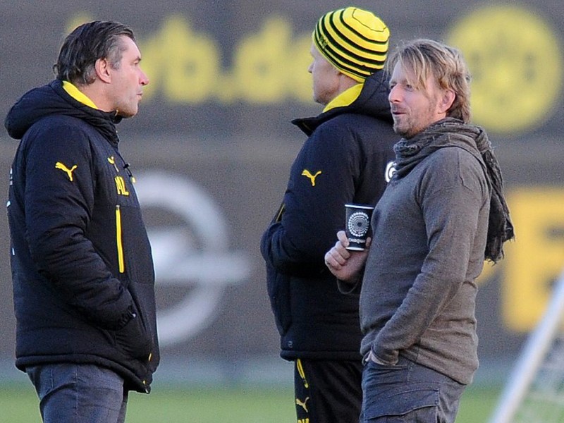 Genie&#223;t in der Branche und bei Borussia Dortmund hohes Ansehen: Sven Mislintat (r.), hier mit Sportdirektor Michael Zorc.