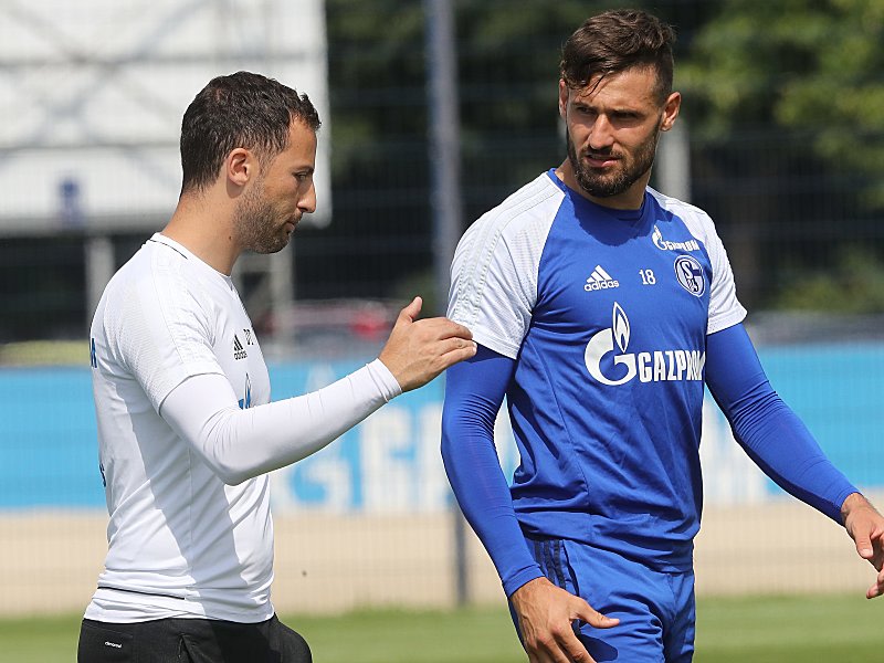 Schalkes neuer Trainer Domenico Tedesco mit Daniel Caligiuri.