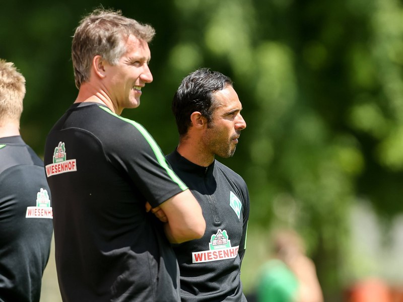 &quot;... und nat&#252;rlich muss es finanziell passen&quot;: Frank Baumann zu Transferfragen bei Werder (re. Alexander Nouri).