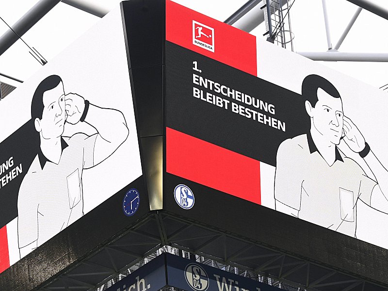 Bisher nur bedingt eine Hilfe: Der neue Videoassistent in der Bundesliga.