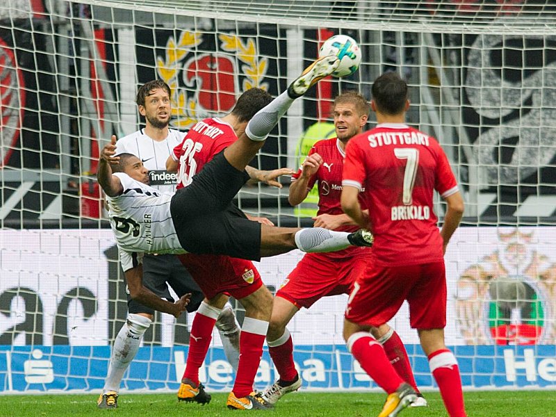 Sp&#228;tes Gl&#252;ck: Sebastien Haller trifft gegen den VfB spektakul&#228;r.