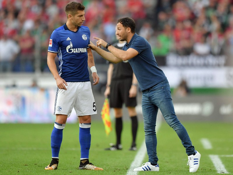 Zwangspause? Schalke-Trainer Domenico Tedesco (li.) muss wohl auf Matija Nastasic verzichten.