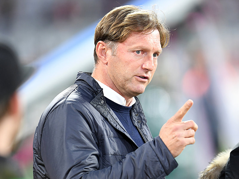Leipzigs Coach Ralph Hasenh&#252;ttl will keine R&#252;ckschl&#252;sse aus den Niederlagen gegen Bayern ziehen.