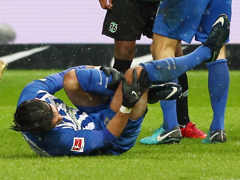 Einer von zwei Verletzten bei Herthas 3:1 gegen Hannover: Abwehrspieler Karim Rekik.