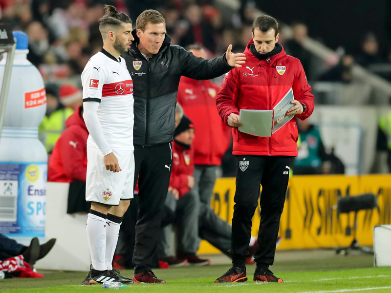 &quot;Rechts vorne sollst Du wirbeln&quot;: So der Auftrag von VfB-Coach Hannes Wolf an Joker Emiliano Insua.