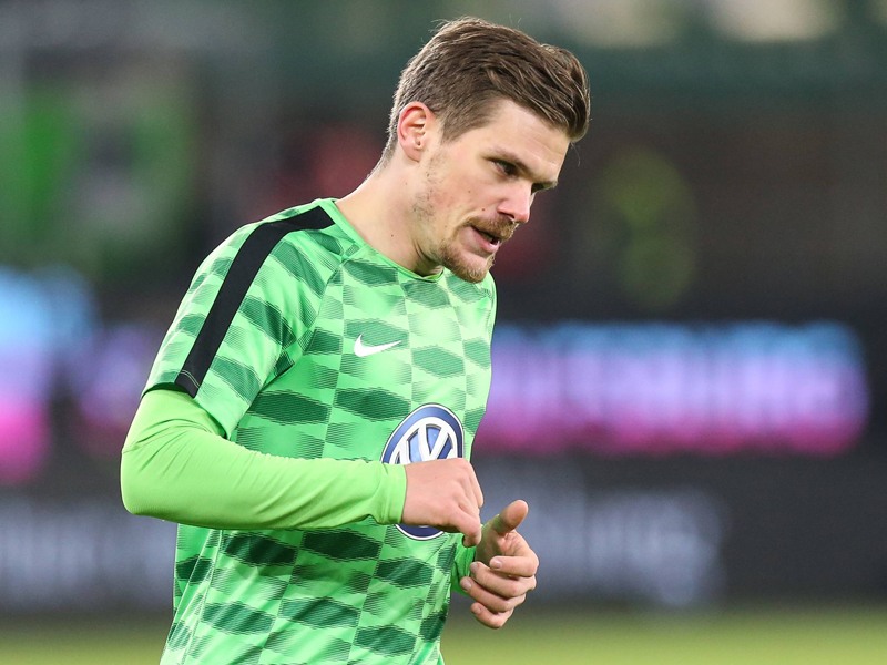 Verl&#228;ngert trotz Verletzungspech: Wolfsburgs Sebastian Jung.