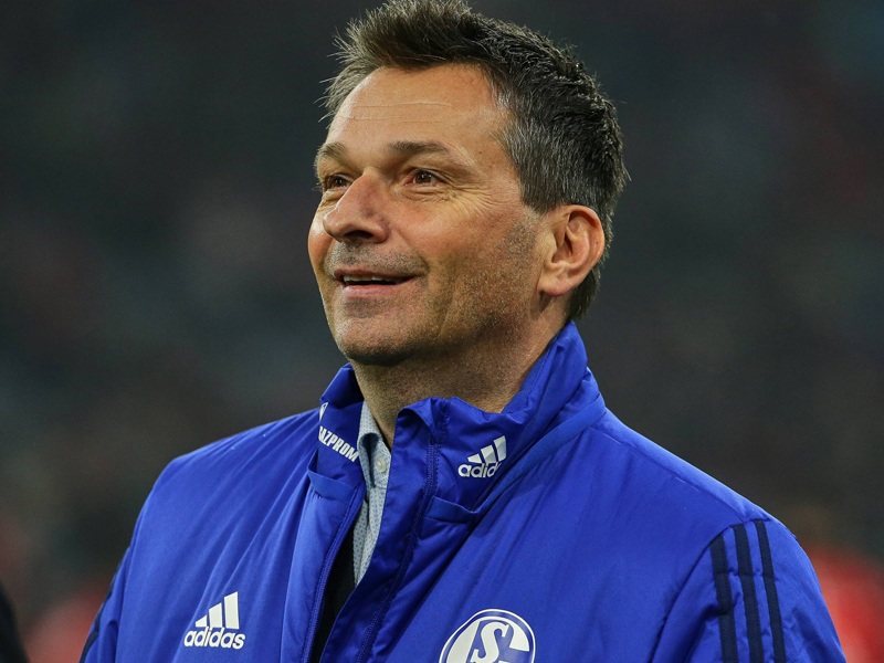 Der Manager erwartet &quot;ein hochinteressantes Spiel auf absoluter Augenh&#246;he&quot;: Schalkes Sportvorstand Christian Heidel.