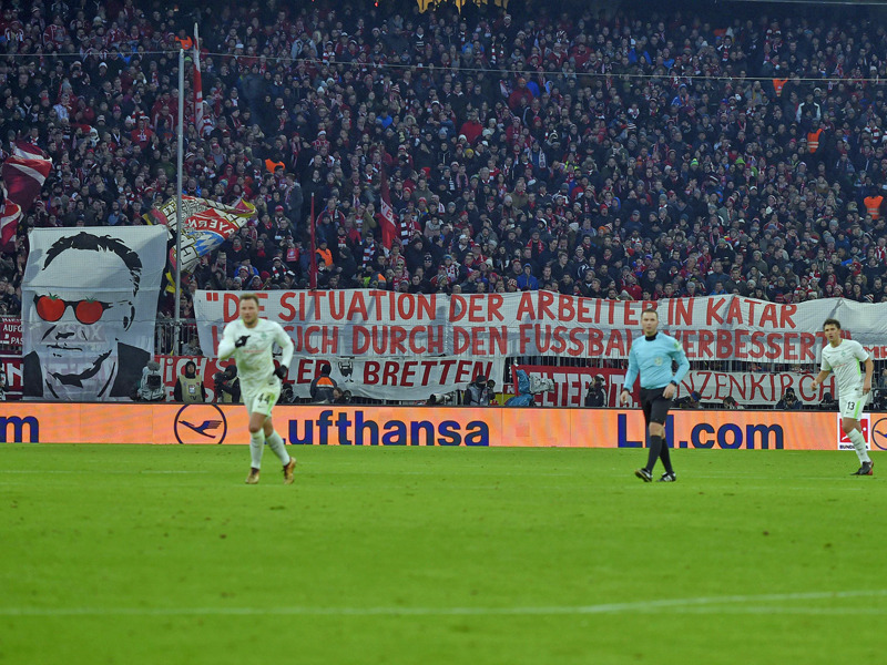 Tomaten auf den Augen: Bayern-Fans kritisieren Karl-Heinz Rummenigge f&#252;r einen Satz zur Lage in Katar.