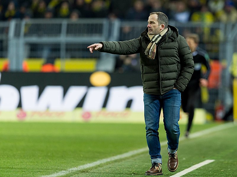 Durfte sich &#252;ber einen Punkt in Dortmund freuen: Augsburgs Trainer Manuel Baum.