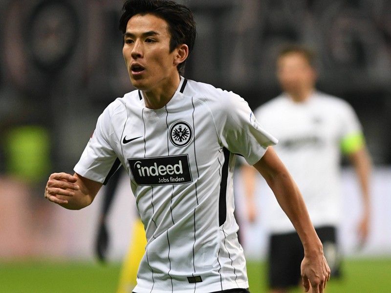 Wandelt zwischen Mittelfeld und Abwehr: Eintracht Frankfurts Makoto Hasebe. 