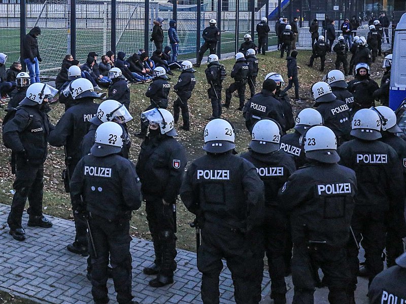 Polizeieinsatz bei einem Bundesliga-Spiel: speziell in der Hansestadt Bremen ein Streitpunkt.