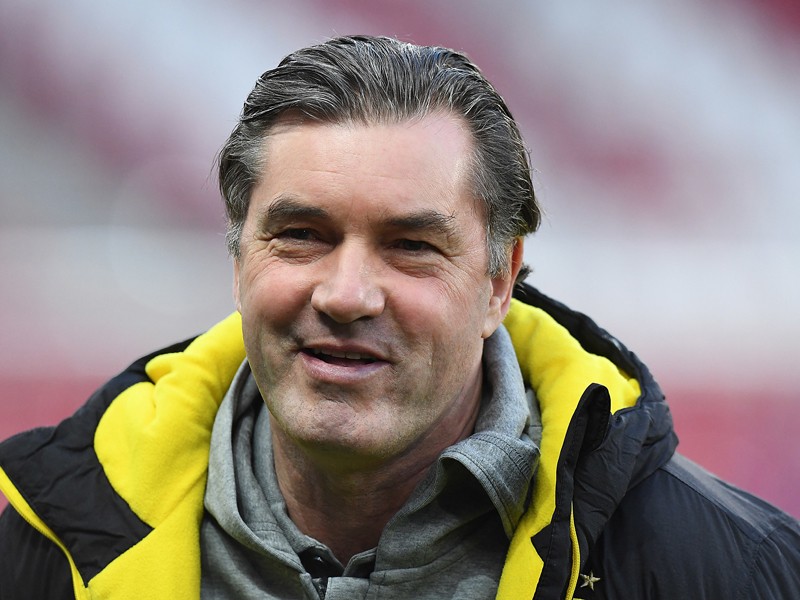 Unterschrift gesetzt: Michael Zorc bleibt noch l&#228;nger Sportdirektor von Borussia Dortmund.