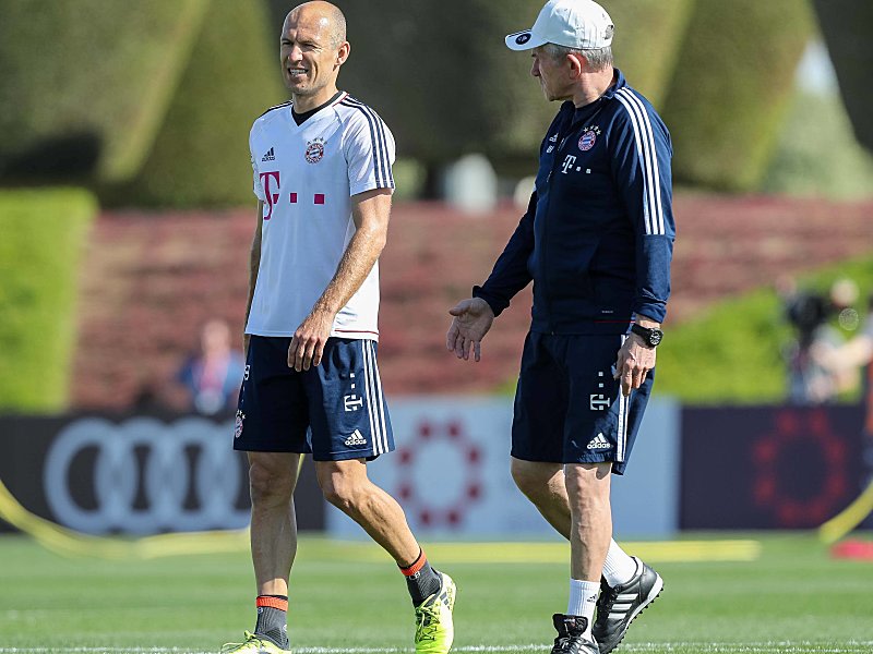 Zur&#252;ck an der S&#228;bener Stra&#223;e: Arjen Robben und Bayern-Trainer Jupp Heynckes.