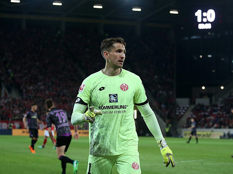 Mainz-Keeper Ren&#233; Adler war mit dem Verhalten der Fans gegen Freiburg nicht einverstanden.