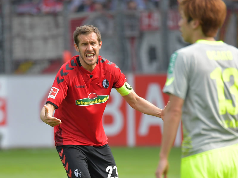 Emotionen im Spiel der Freiburger gegen K&#246;ln: Julian Schuster.