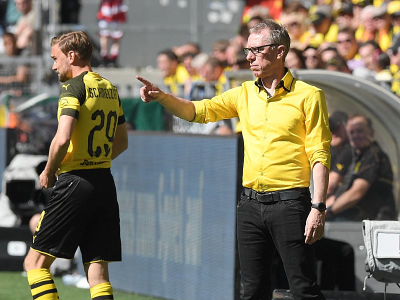 Endet die Zusammenarbeit mit dem BVB mit dem 30. Juni? Dortmunds Trainer Peter St&#246;ger, links Marcel Schmelzer.