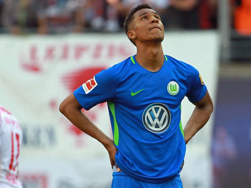 Beh&#228;lt den Kopf oben auch nach pers&#246;nlichen Fehlern: Wolfsburgs Abwehrspieler Felix Uduokhai.