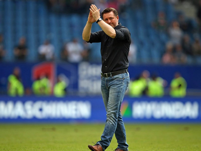 Die Entt&#228;uschung ist offensichtlich: HSV-Coach Christian Titz nach dem Schlusspfiff.