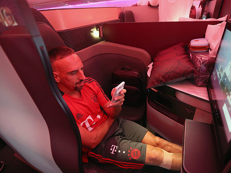 Komfortabel: Franck Ribery im Flieger Richtung USA.