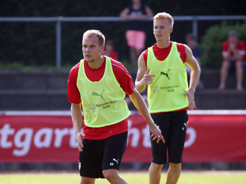 Die Nase vorn im VfB-Abwehrzentrum? Holger Badstuber (l.) und Timo Baumgartl.