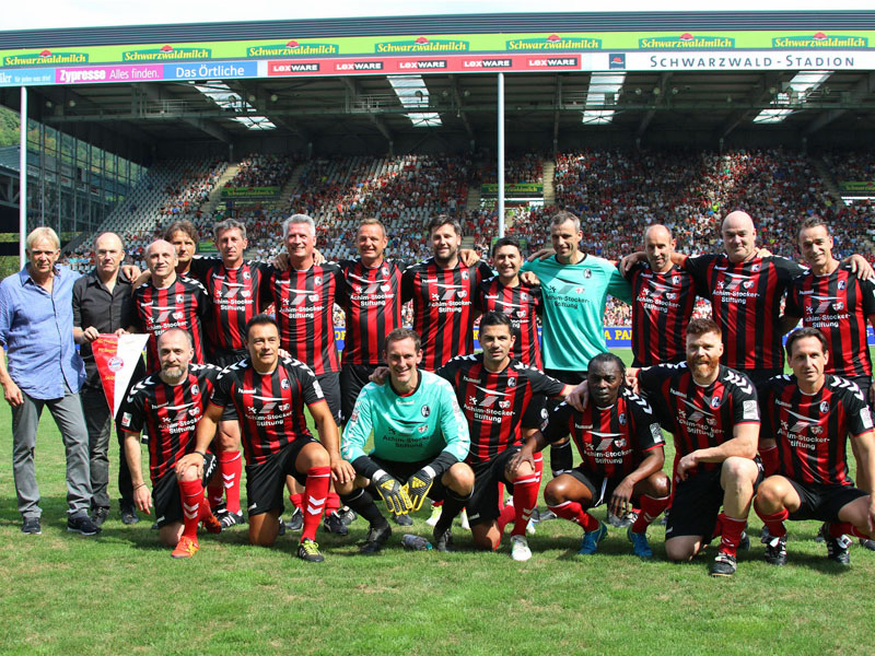 Die Traditionsmannschaft des SC Freiburg hat einen 3:1-Sieg gegen das Traditionsteam des FC Bayern gefeiert.