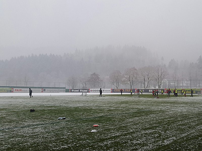 Trainingsauftakt bei Schnee: Das Trainingsgel&#228;nde in Freiburg.