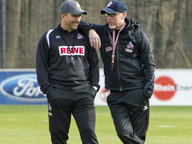 K&#246;lns Cheftrainer Peter St&#246;ger (re.) mit seinem Assistenten Manfred Schmid.