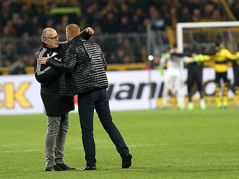 Spendet seinem Trainer Maik Walpurgis in Dortmund Trost: FCI-Boss Peter Jackwerth. 