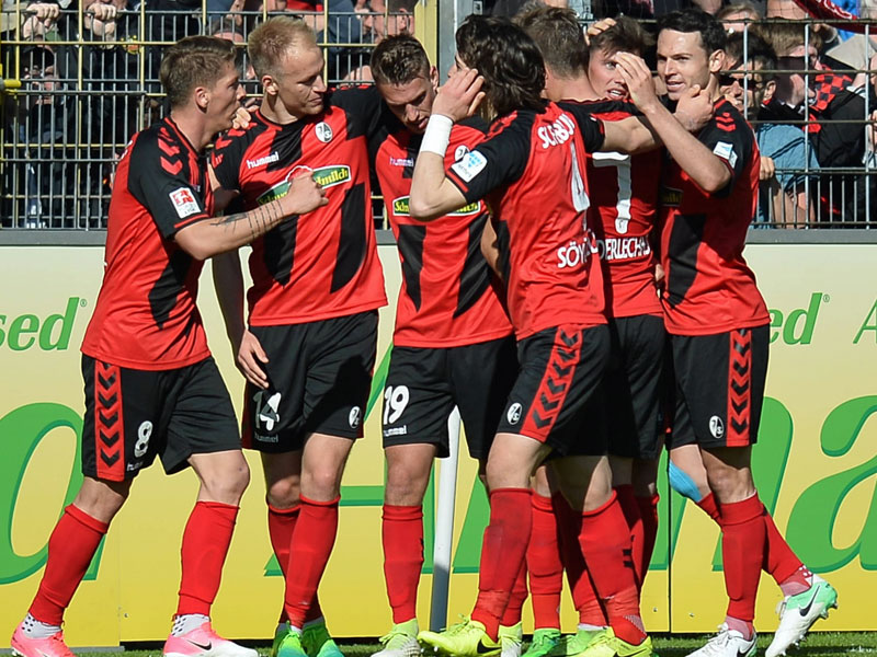 Freiburg jubelt sp&#228;t dank Stenzels 2:1 gegen Leverkusen.