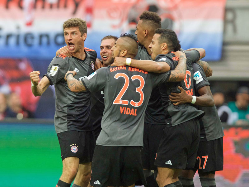 Jubel in Leipzig: Der FC Bayern entschied ein irres Spiel bei RB in der Nachspielzeit f&#252;r sich.