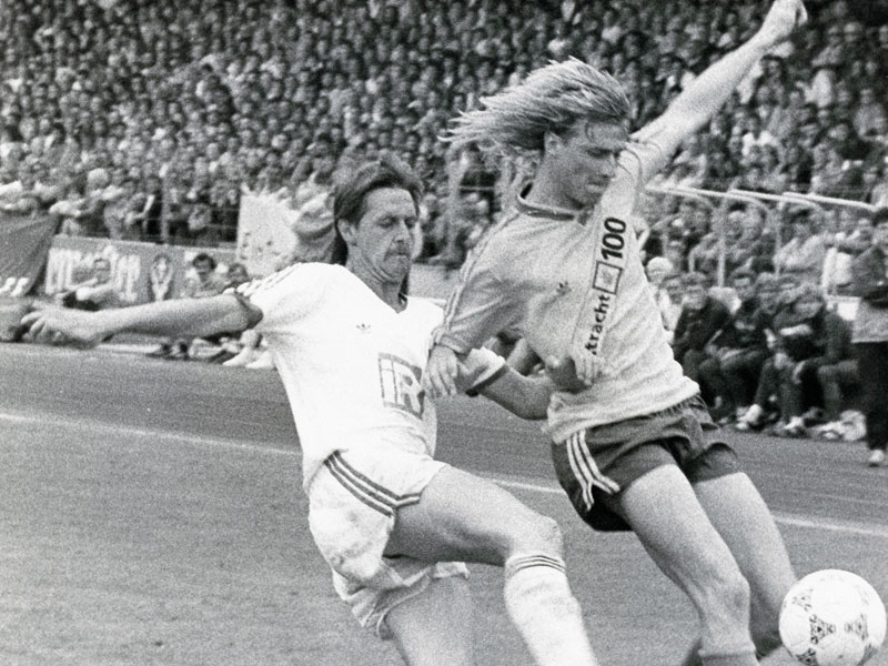 Bernd Buchheister (re.) beim 2:1-Sieg gegen Wolfsburg im Jahr 1988.