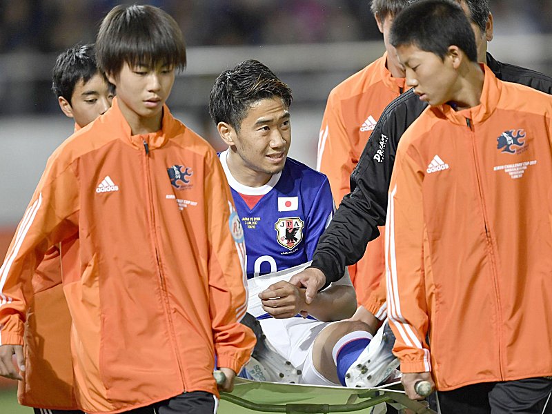 Dortmunds Shinji Kagawa hat sich im Spiel Japans gegen Syrien (1:1) die linke Schulter ausgekugelt.