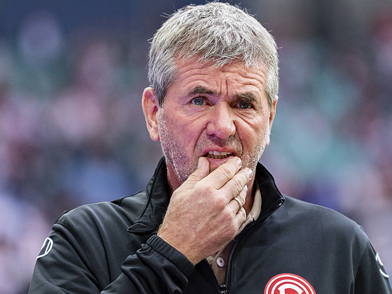 Fortuna D&#252;sseldorfs Coach Friedhelm Funkel muss gegen Hoffenheim seine zuletzt so stabile Defensive umbauen.