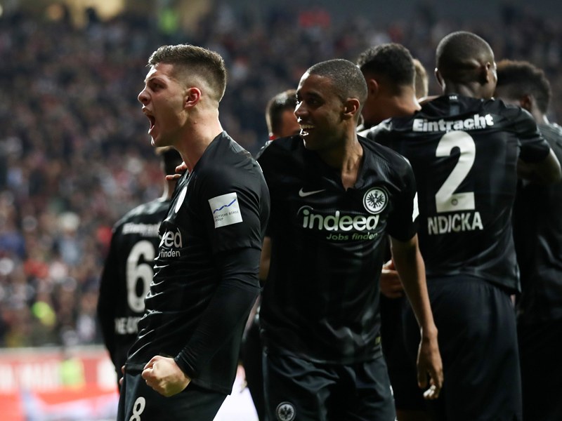 Jubelschrei: Frankfurts Luka Jovic bejubelt das erste seiner zwei Tore gegen Schalke. 