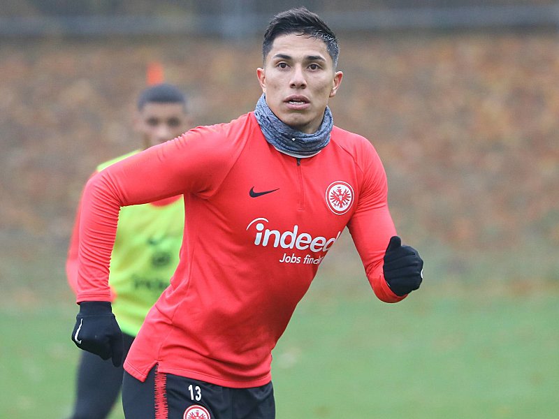 Frankfurts Carlos Salcedo mischte am Mittwoch wieder im Training mit.