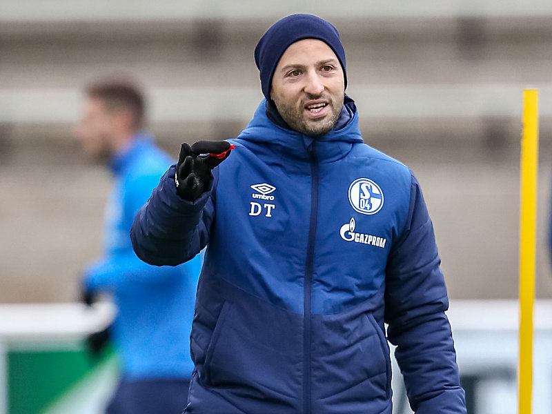 Versp&#252;rt Hunger und Lust bei seinen Spielern: Schalke-Coach Domenico Tedesco.