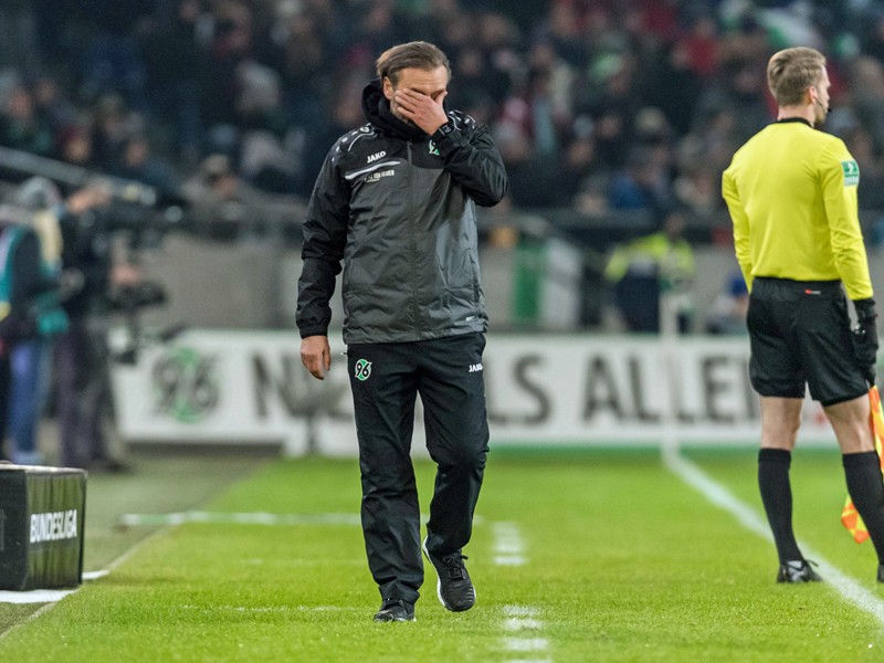 Verlor bei seinem ersten Bundesligaspiel seit knapp elf Jahren 0:3 gegen Leipzig: Thomas Doll.
