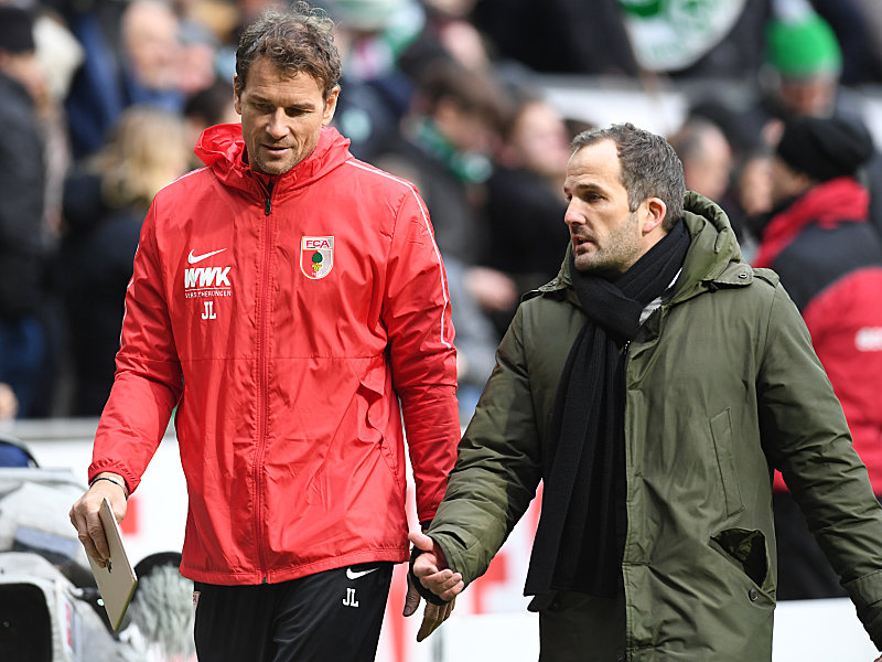 Augsburgs Trainer Manuel baum (r.) mit seinem neuen Assistenten Jens Lehmann.