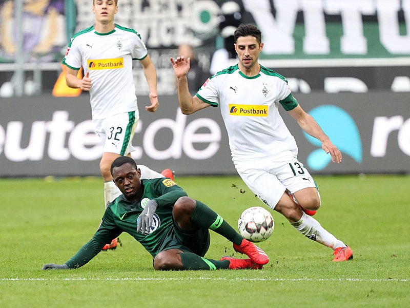 Wieder kein Sieg im heimischen Stadion: Lars Stindl (re.) hat mit Gladbach gegen Wolfsburg 0:3 verloren.