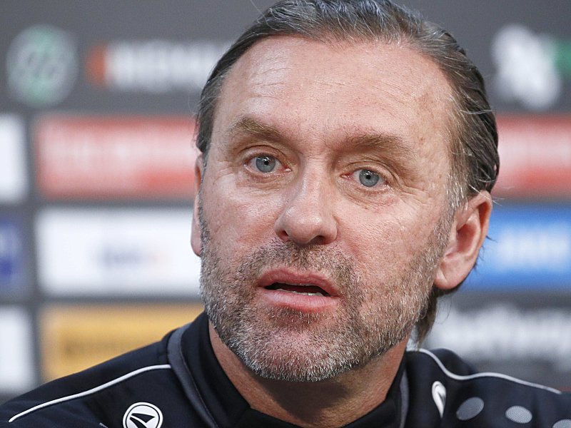 Hat das Duell mit dem VfB Stuttgart im Blick - und erkennt ein motiviertes eigenes Team: Hannovers Trainer Thomas Doll.