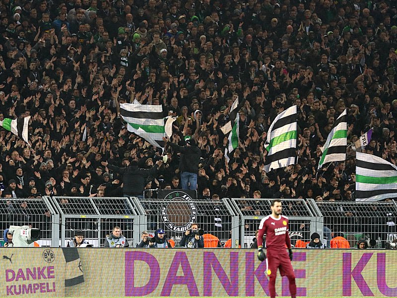 Gladbacher Fans beim Spiel in Dortmund.