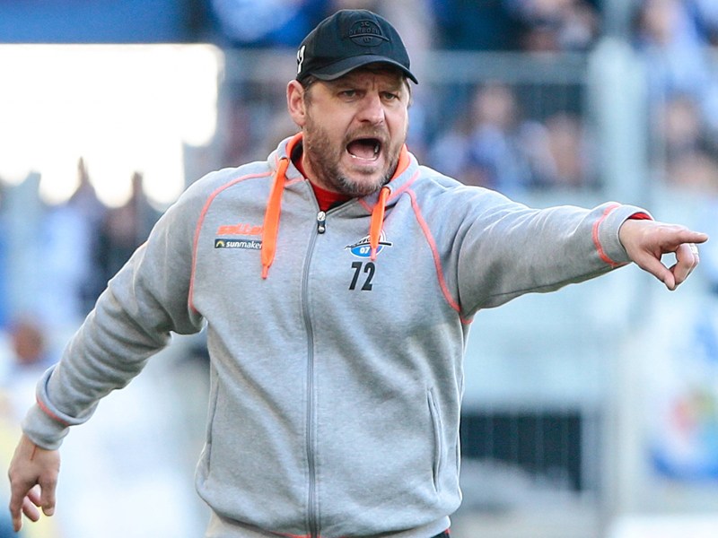 Will sich gegen seinen Ex-Klub nicht klein machen: Paderborns Trainer Steffen Baumgart.