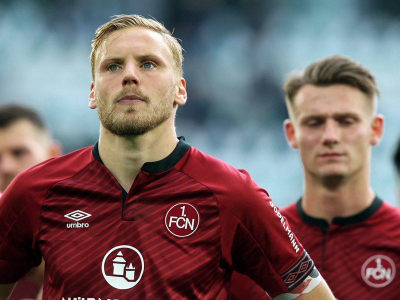 Leerer Blick: FCN-Kapit&#228;n Hanno Behrens nach der Niederlage in Wolfsburg.