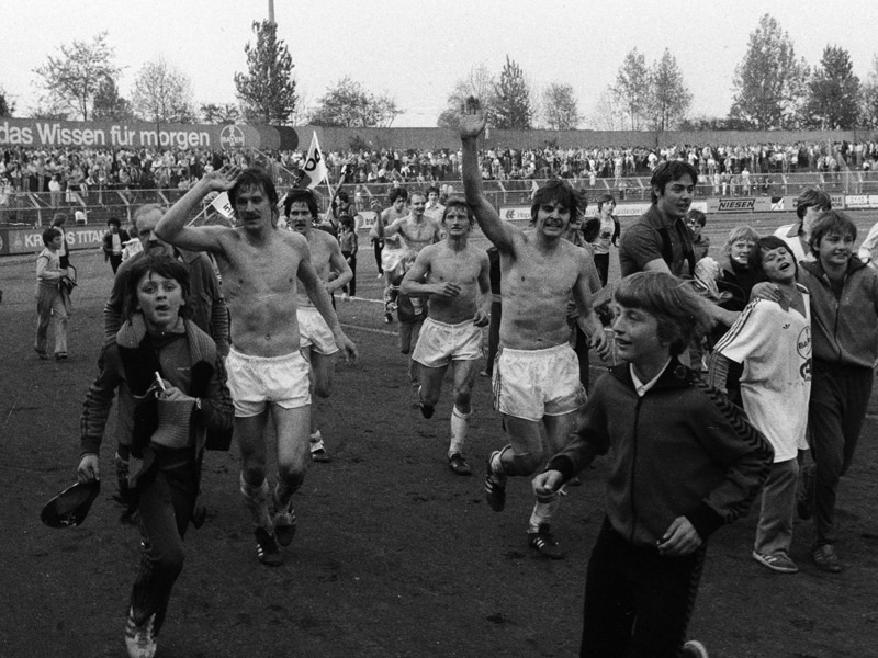 Vor 40 Jahren: Bayer Leverkusen feiert den Aufstieg in die Bundesliga.