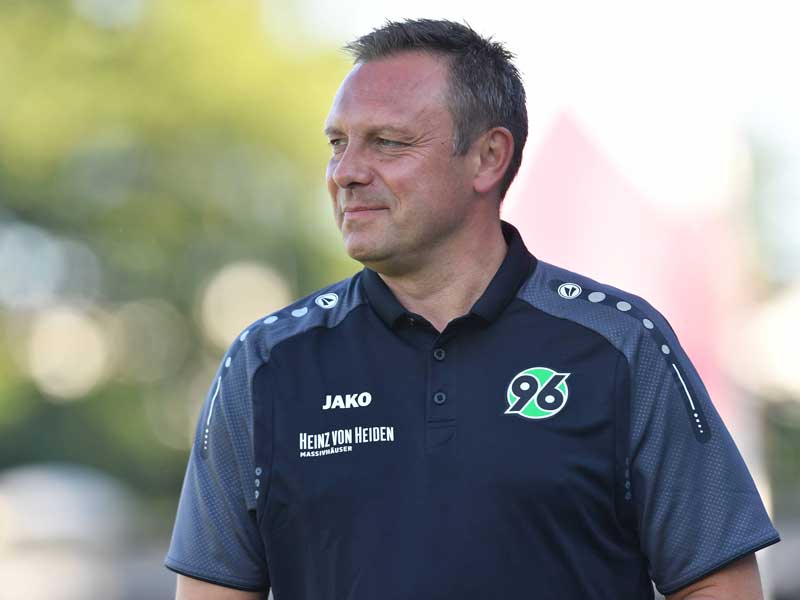 Auch ohne Tore zufrieden: Hannover-Trainer Andr&#233; Breitenreiter.