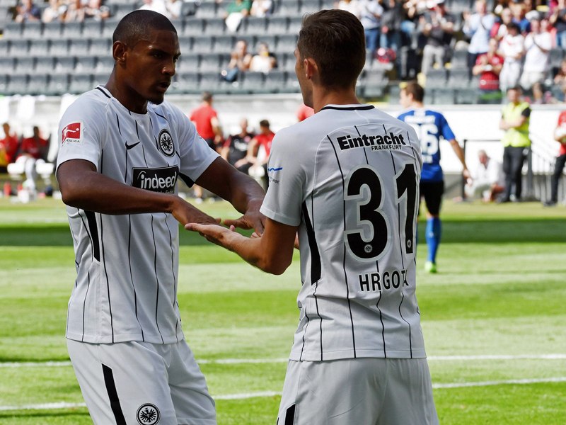 Haller und Hrgota jubeln &#252;ber das 2:0 der Eintracht der Eintracht gegen den FSV Frankfurt.