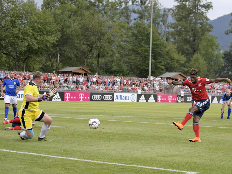 Das erste von 22 Toren: Kinsgley Coman (re.) traf nach 40 Sekunden zum 1:0 f&#252;r den FC Bayern.